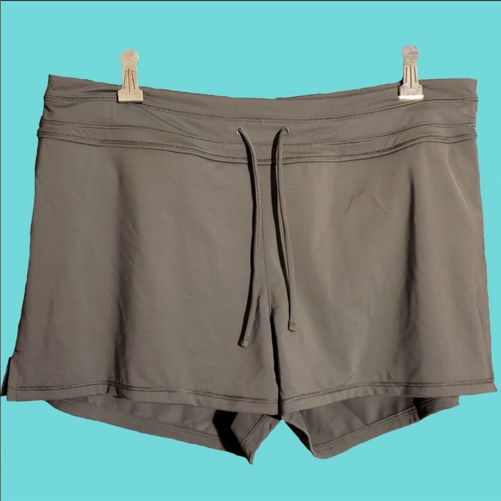 Athleta Gray Lahaina Short Size M With Pockets
